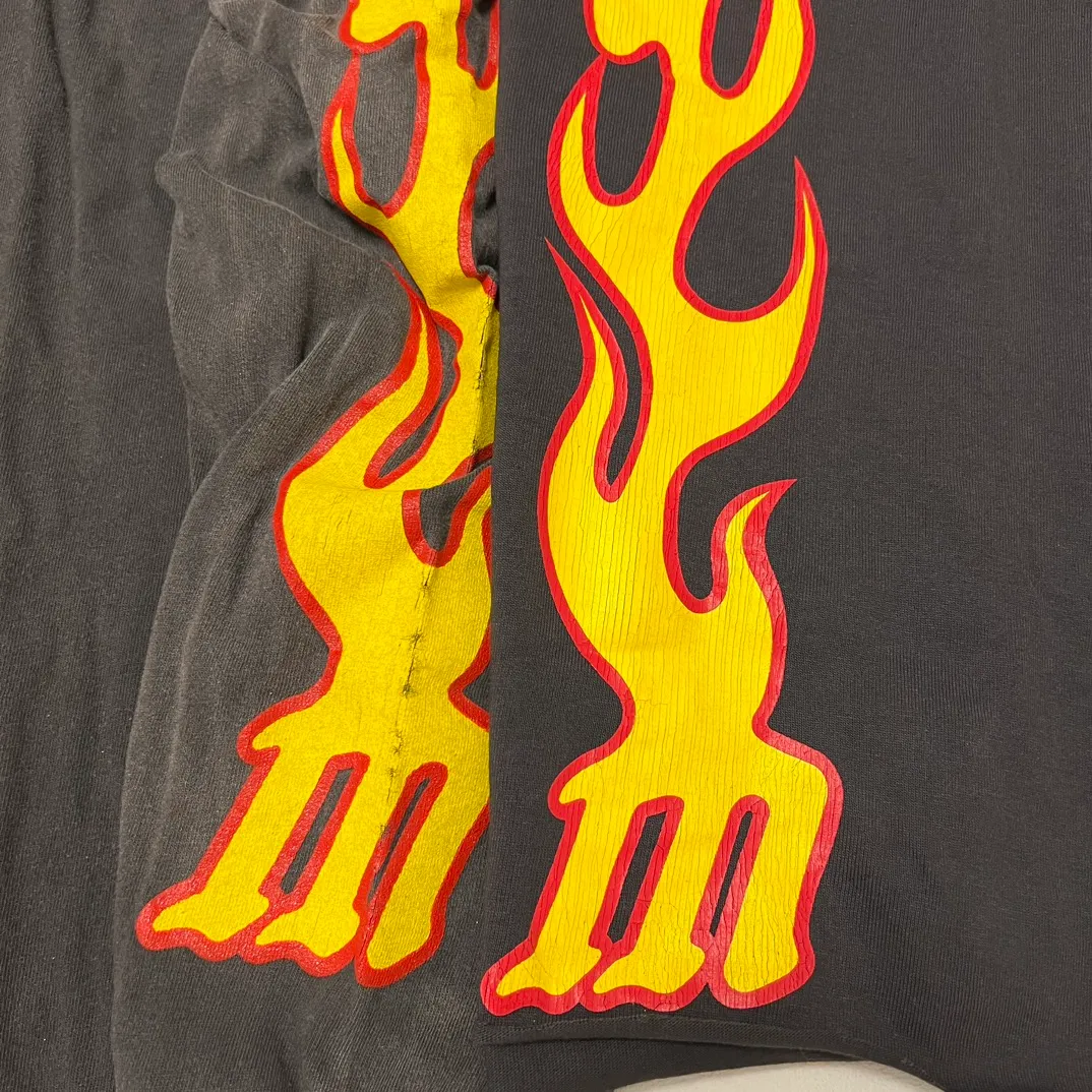 Authentic sample. Don’t buy products made from pictures. SAINT Mxxxxxx LS TEE/SOUL ON FIRE/BLK Soul Flame/Flame Long Sleeve. Washed Black S-XL. Look for cylindrical fabrics without side seams. Don’t buy open-width ones anymore. It’s boring.